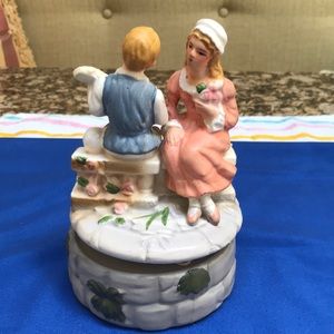 Tundra Vintage Music Box  - Plays “Love Story”